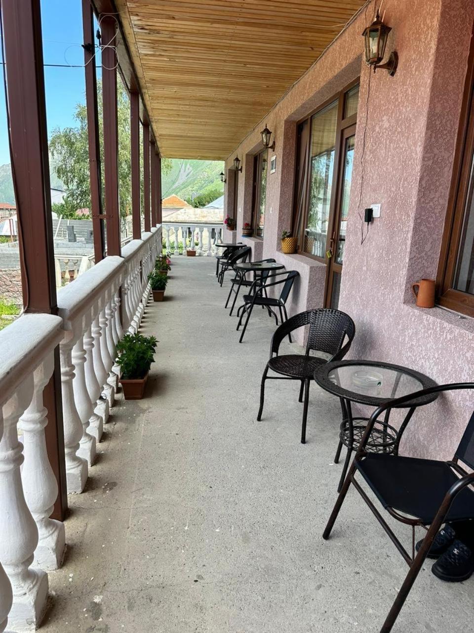 Roza Guesthouse Kazbegi Exterior foto
