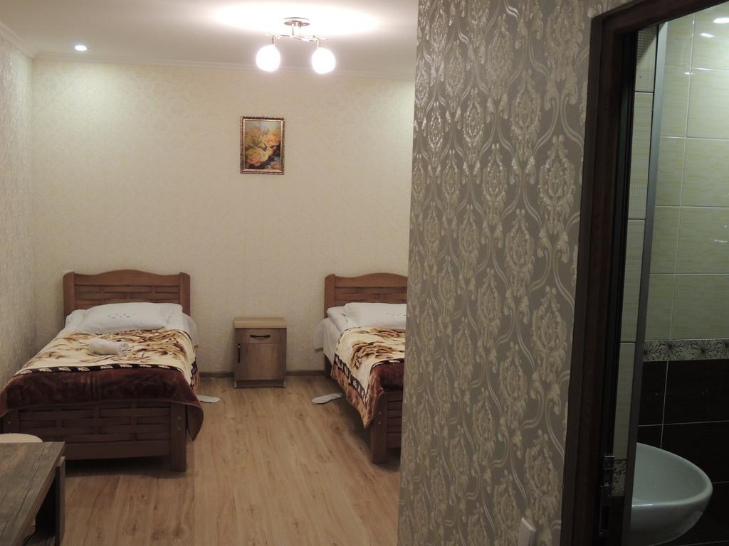 Roza Guesthouse Kazbegi Exterior foto
