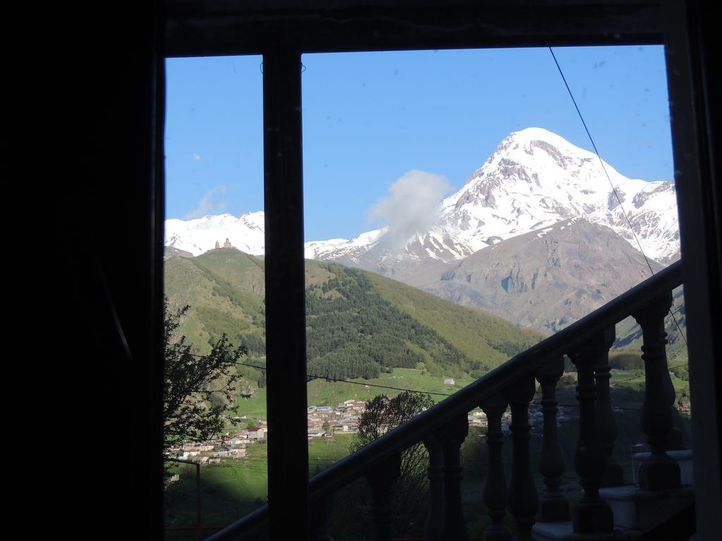 Roza Guesthouse Kazbegi Exterior foto